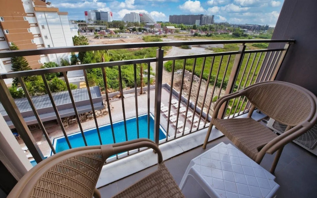 Laristone Suite Spa Hotel