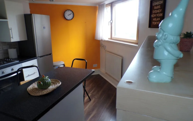 Chelsea Orange Apartment Sleeps10-petsok-parking