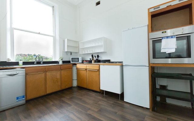 Spacious 1BR Period Apartment Hampstead