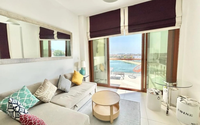 Luxurious Studio With Breath-taking Palm Views