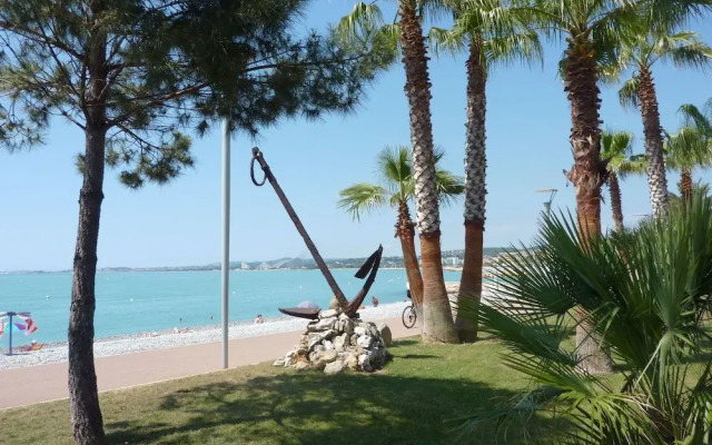 Spacious Villa in La Gaude With Swimming Pool