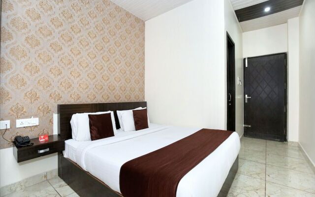 OYO 8766 Hotel DS Regency