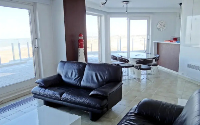 Seaside Serenity Apartment