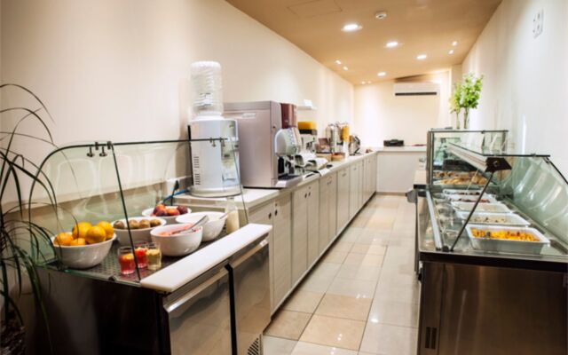 Piraeus City Hotel