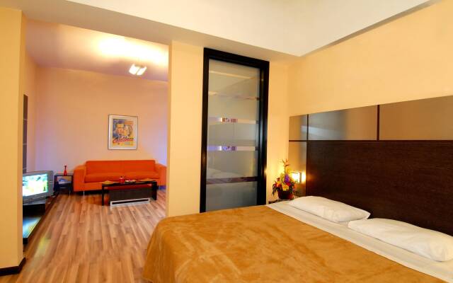 Suite Hotel Chrome