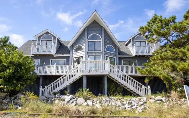 727 Seahorse Rd