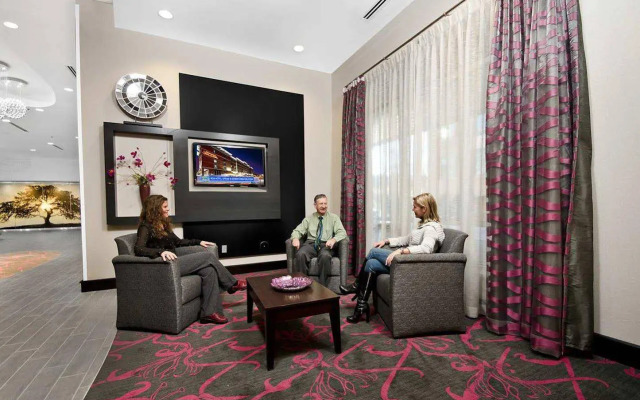 Hampton Inn & Suites Raleigh Downtown