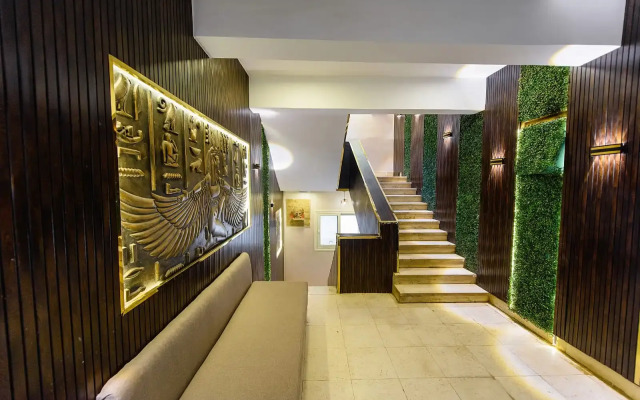 Pyramids Height Inn