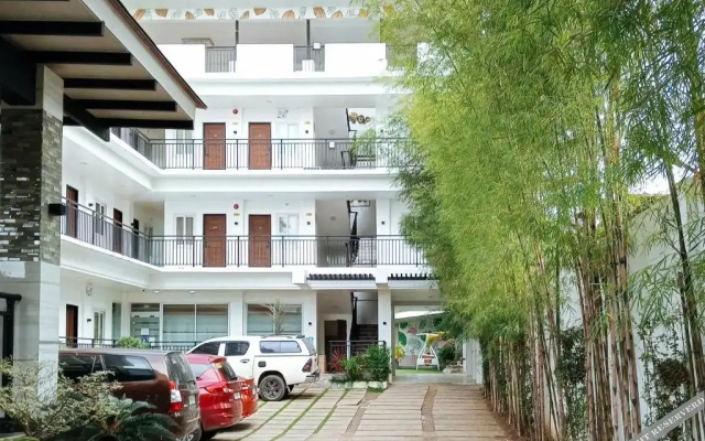 RedDoorz Plus Park-Lay Suites Kidapawan City