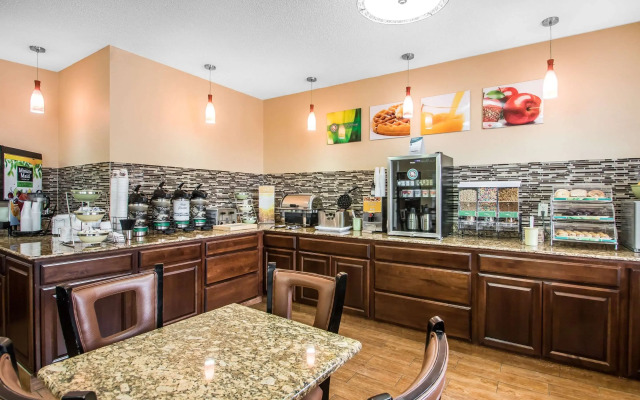 Quality Inn Dubuque on Hwy 20