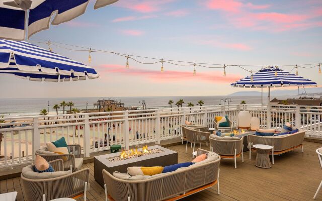 Inn at the Pier Pismo Beach, Curio Collection by Hilton