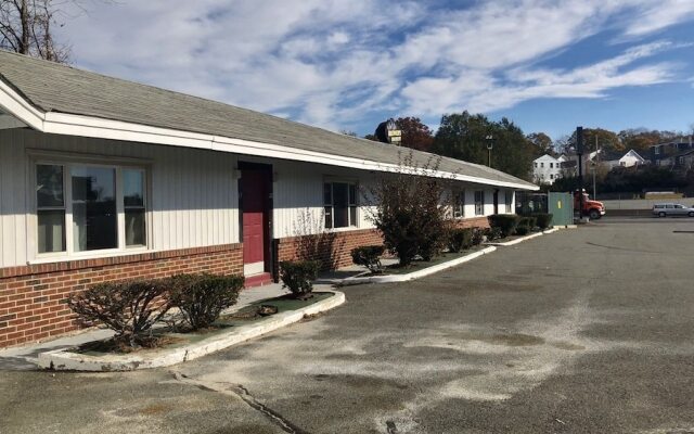 Town Line Inn