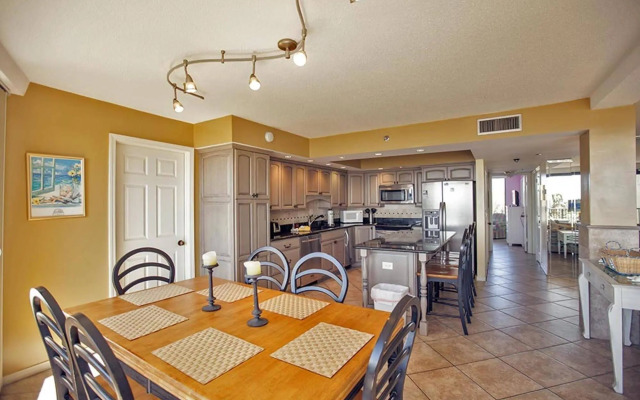 Beachside Towers at Sandestin by Panhandle Getaways