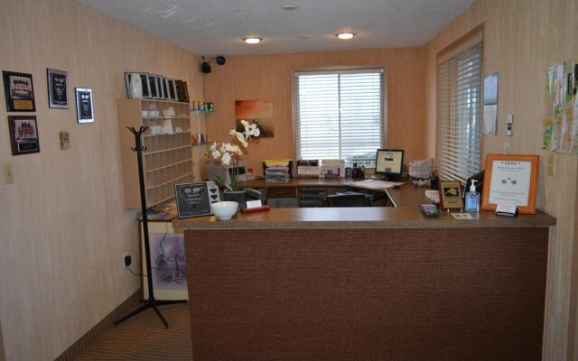Strathroy Motor Inn