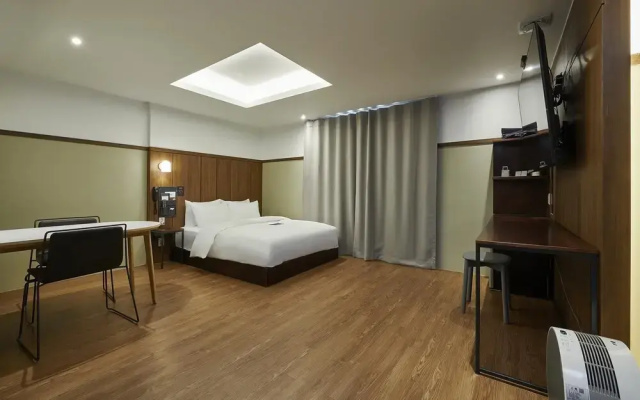 Seosan Lake Park Just Sleep Hotel