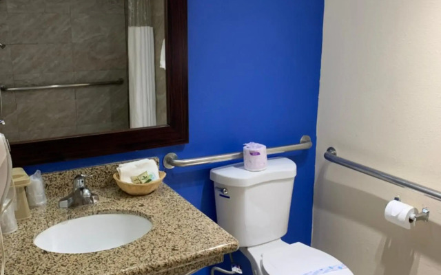 California Inn and Suites Bakersfield