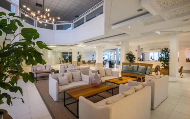 Leonardo Plaza Cypria Maris Beach Hotel & Spa
