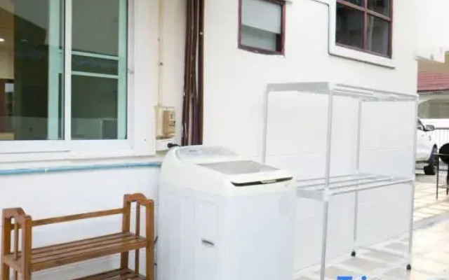 Poon House Nimman: Spacious Stay Near Attractions