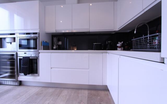 Modern 2 Bedroom Apart in heart London