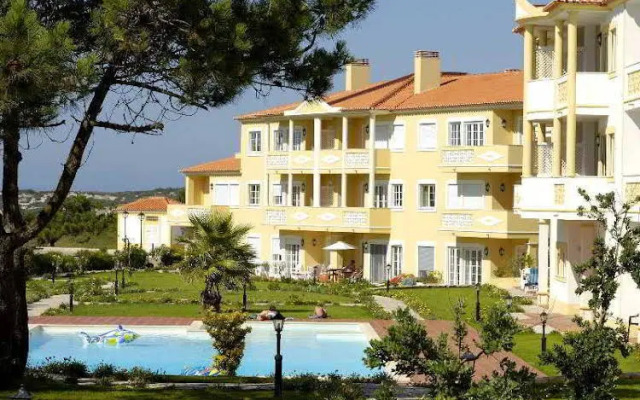 Praia Del Rey Residence