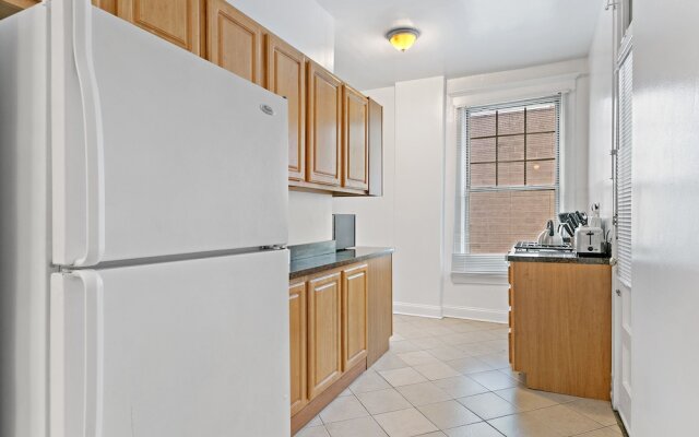 2BR Real Comfy Apt in Wrigleyville