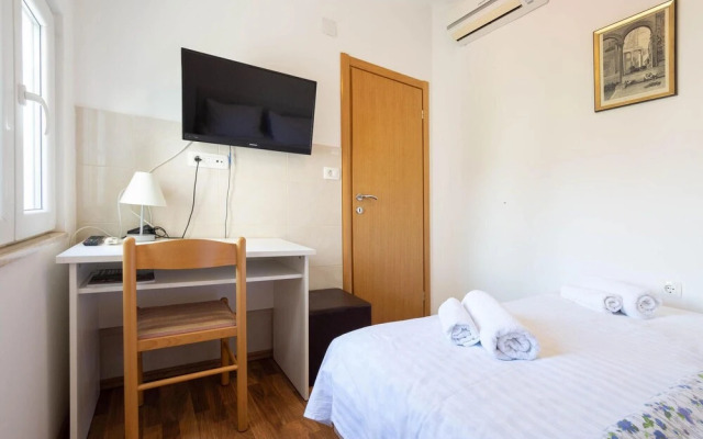Beautiful Home in Split With Wifi and 4 Bedrooms