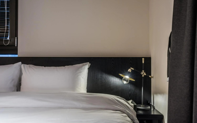 Rivertain Hotel