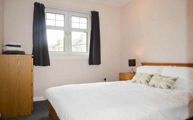 Attractive 3 Bedroom Flat in Central Haymarket