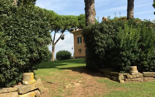 Splendido casale alle porte di Roma