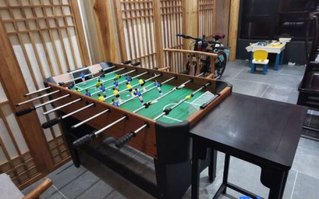 yinju renjia Hostel (South gate of the scenic area)