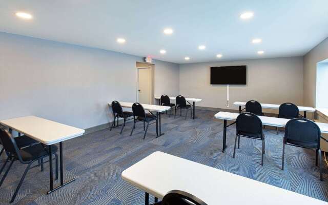 La Quinta Inn & Suites by Wyndham Nashville Airport