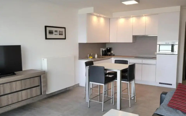 Studio 105 op zeedijk met frontaal zeezicht 1ste verdiep