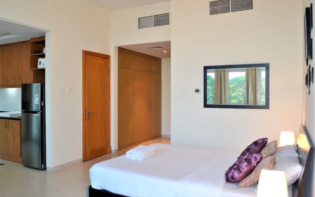 MCLN - Spacious Furnished Studio