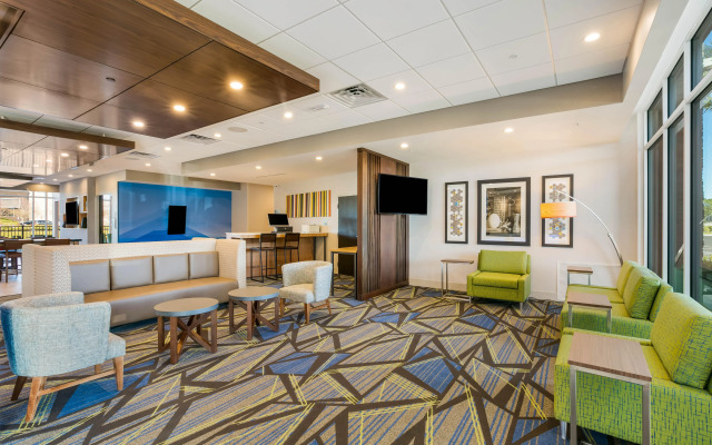 Holiday Inn Express & Suites Jacksonville - Town Center by IHG