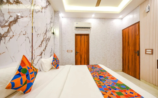 Fabhotel Royal'S Paradise