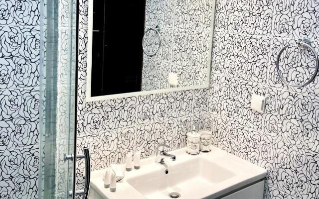 White House Kokas Luxury Apartments