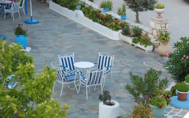 Vrohaki Studios & Rooms