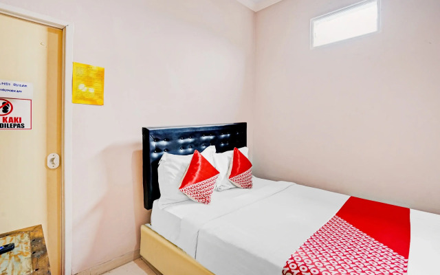 OYO 90234 Dhoho Family Guest House
