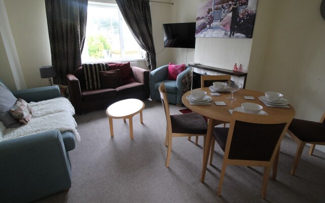 Green Meadow 2 Bed Apartment by Cardiff Holiday Homes