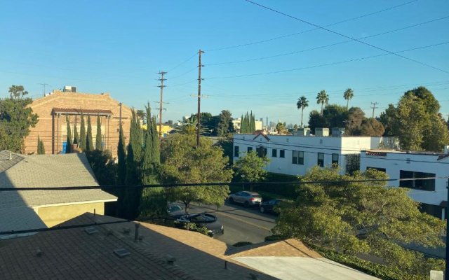 Spacious 2bd 2ba Place in the Heart of Hollywood