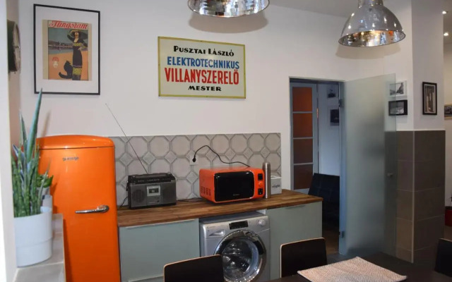 Bleak House - Bauhaus home in the heart of Budapest