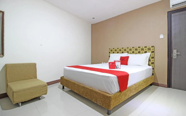 RedDoorz near UNS Solo