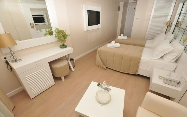 Alesta Yacht Hotel