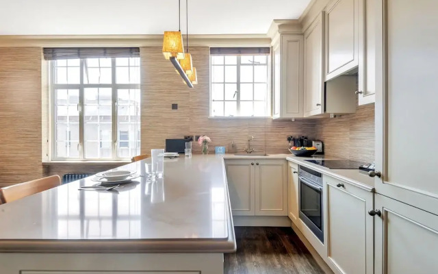 Stunning Chelsea Manor Gem - HBG