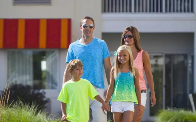 Cedar Point's Hotel Breakers