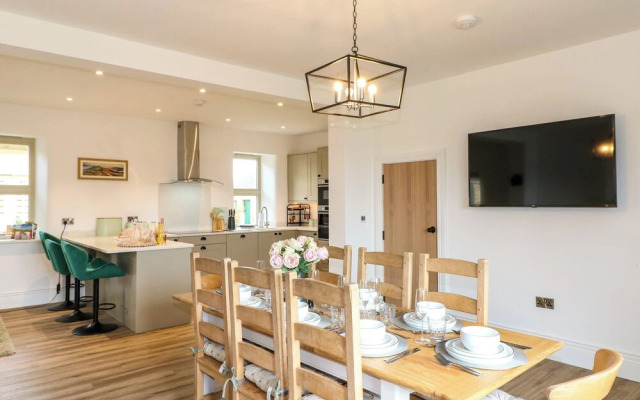 Upper Hurst Farmhouse