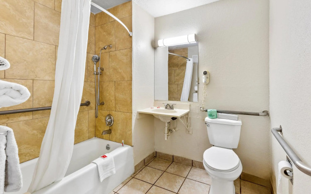 Econo Lodge Akron Copley Northwest