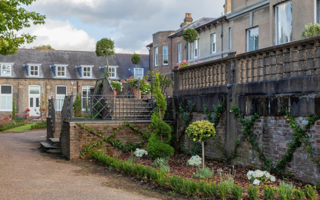 Oatlands Park Hotel