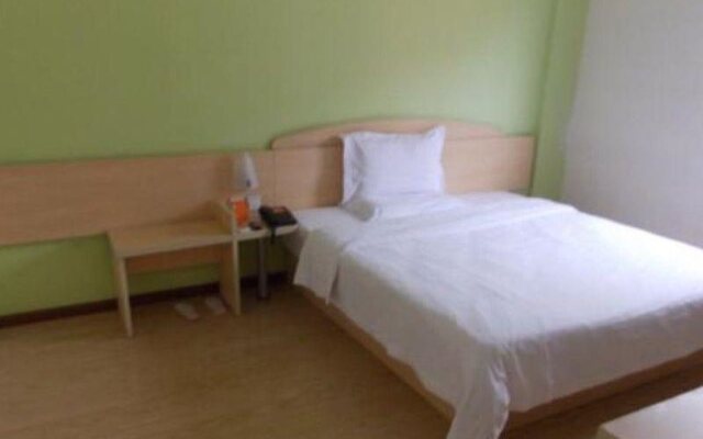 7 Days Inn Chengdu North Railway Train Station Square Branch