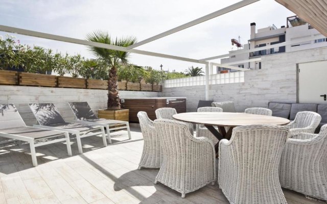 Sitges Spaces Mediterranean Apartments 4 bedroom, 4 bathroom, Huge Terrace, Jacuzzi- Sleeps 9